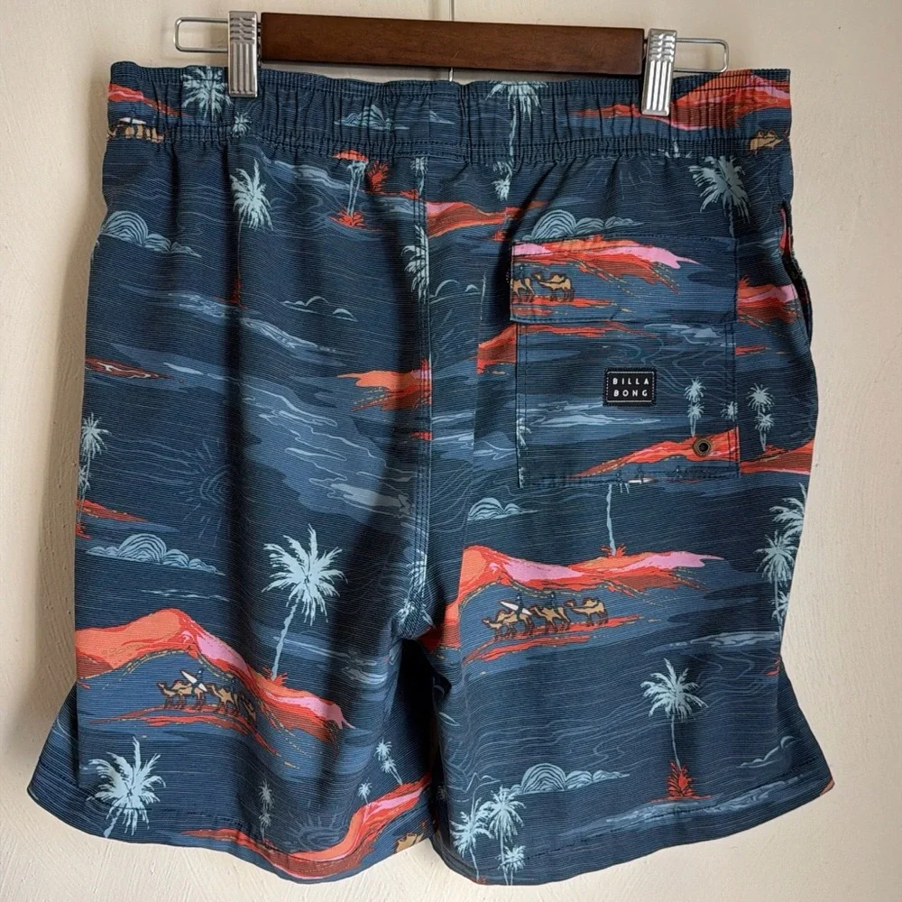 Billabong Swim Trunks Men’s M Retro Boardshorts Tropical Island Surf Beach Camel